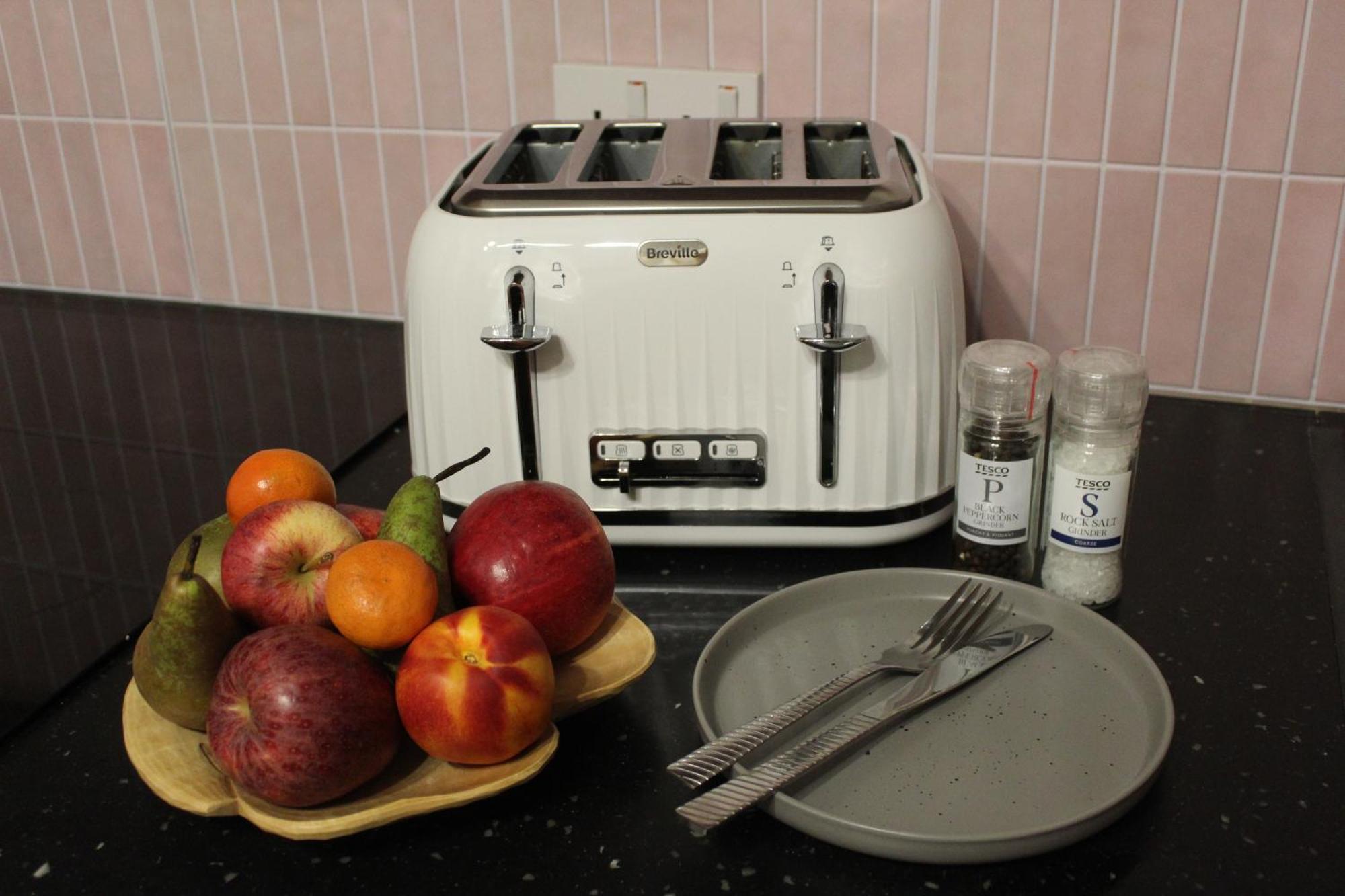 Peacehaven Retreat - 4 Minutes From The Beach! Pet Friendly! Уеймут Екстериор снимка