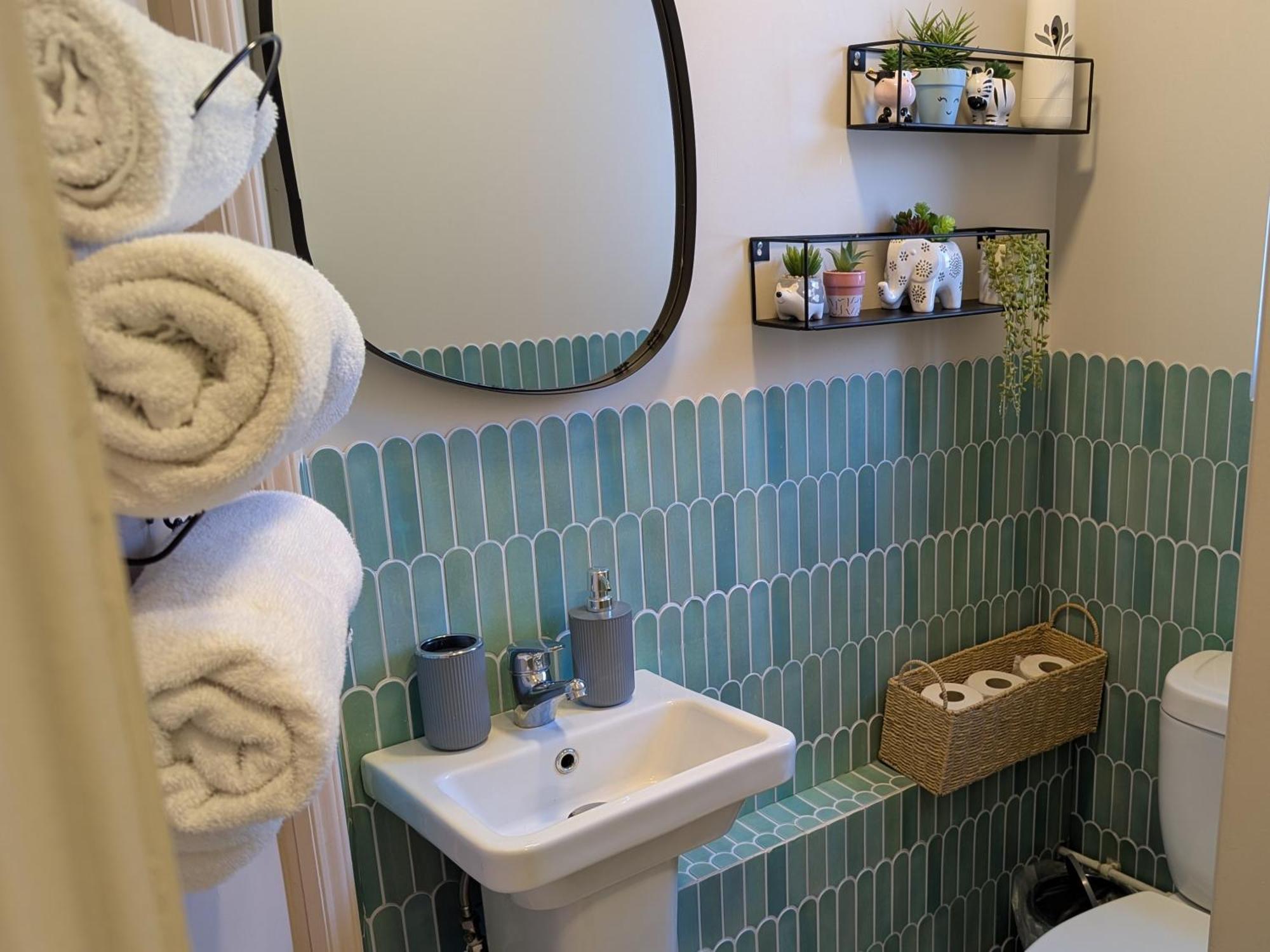 Peacehaven Retreat - 4 Minutes From The Beach! Pet Friendly! Уеймут Екстериор снимка