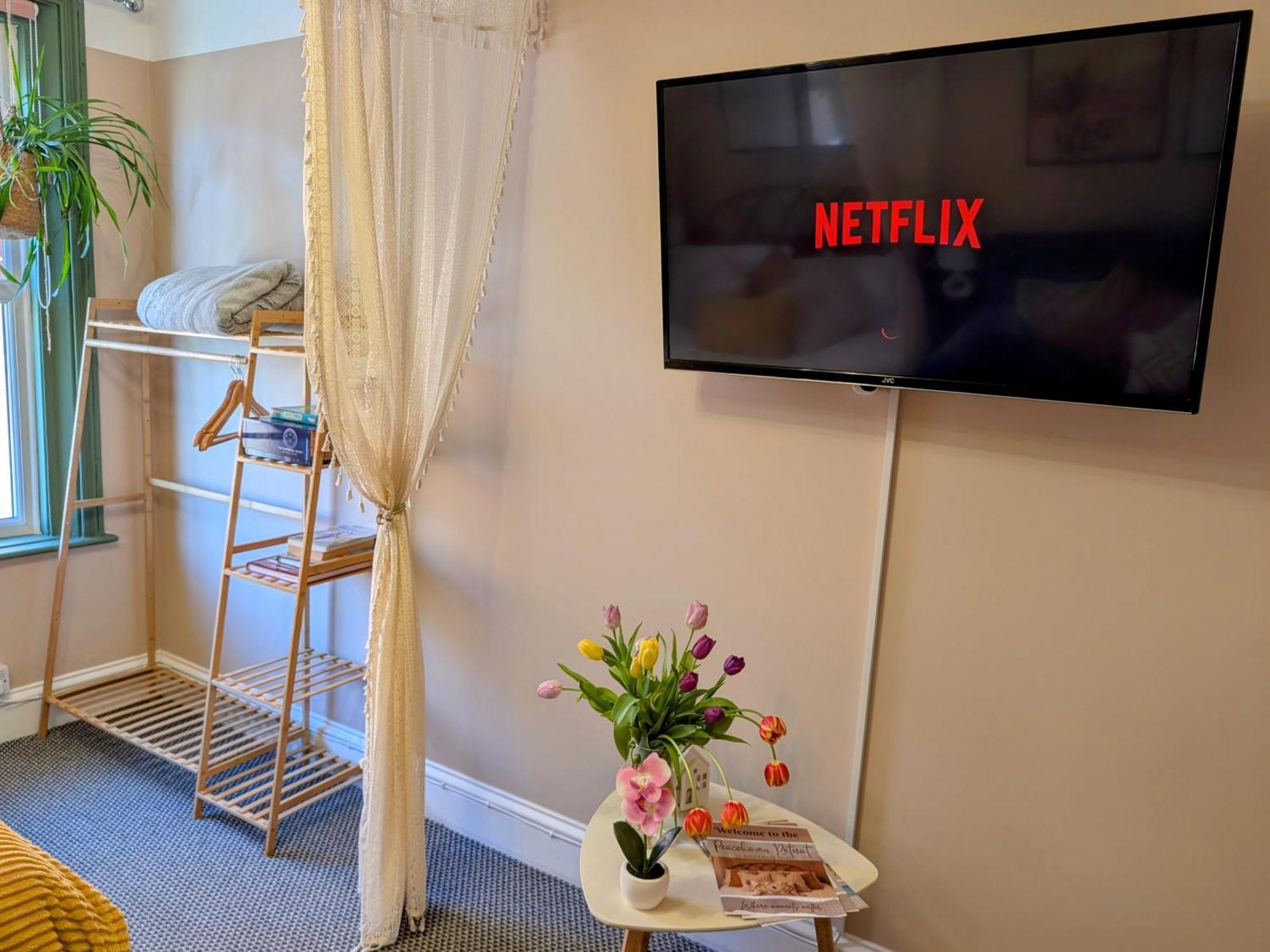 Peacehaven Retreat - 4 Minutes From The Beach! Pet Friendly! Уеймут Екстериор снимка